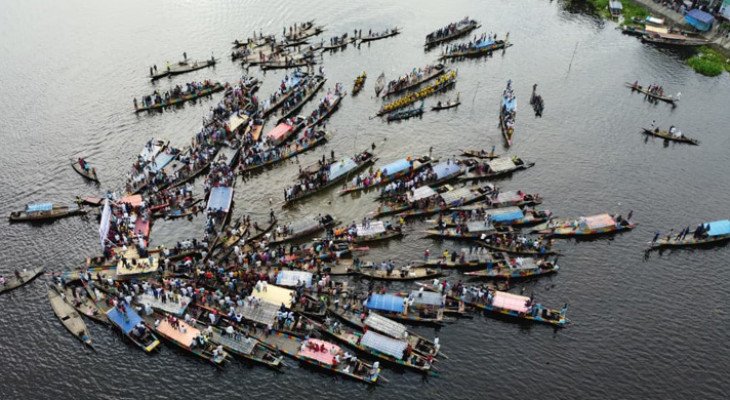 নওগাঁয় বিলের মাঝখানে মৎস্যজীবী সমাবেশ